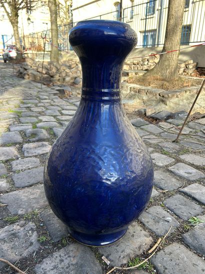 CHINE, XXe siècle
Grand vase bouteille en...