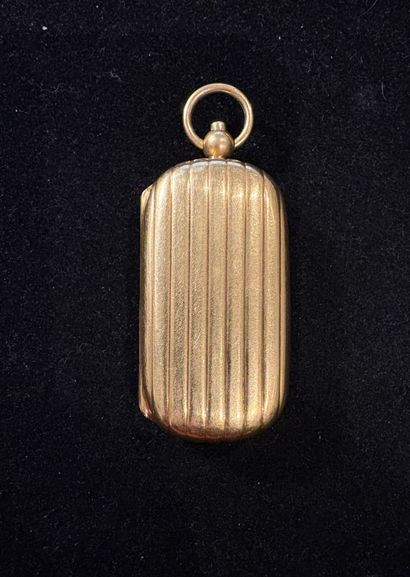 18K (750‰) yellow gold Louis plate with gadrooned...