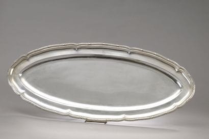Grand plat à poisson en argent (800‰), modèle...