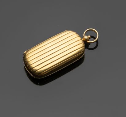 18K (750‰) yellow gold Louis plate with gadrooned...