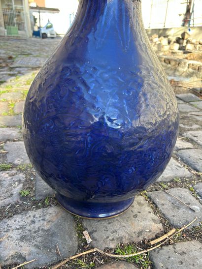 CHINE, XXe siècle
Grand vase bouteille en...