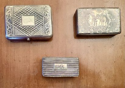 Trois tabatières en argent (800‰) :
- Deux,...