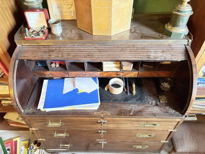 Bureau de marine en acajou, il ouvre par...