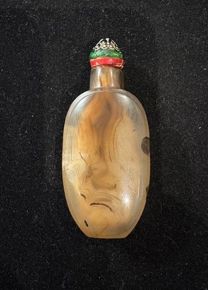 CHINE, XIXe siècle
Tabatière ovale en agate,...