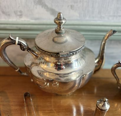 Lot en argent (800‰) comprenant : 
- Une...
