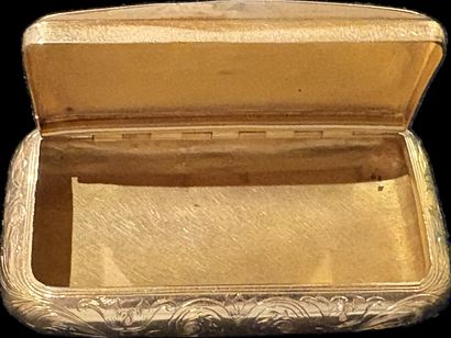 Snuff box in 18K (750‰) yellow gold with...