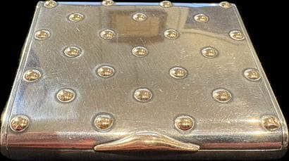 Silver cigarette case (800‰) decorated with...
