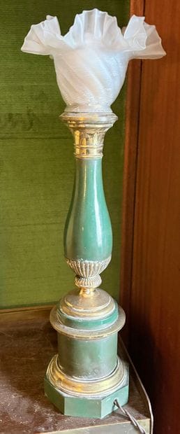Paire de lampes balustre en bois et tôle...