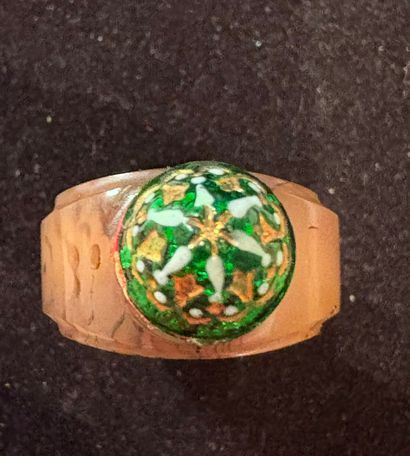 CHINE, XIXe siècle
Tabatière ovale en agate,...