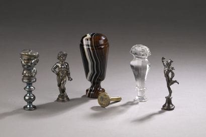 Lot de sceaux et cachets en agate, cristal...