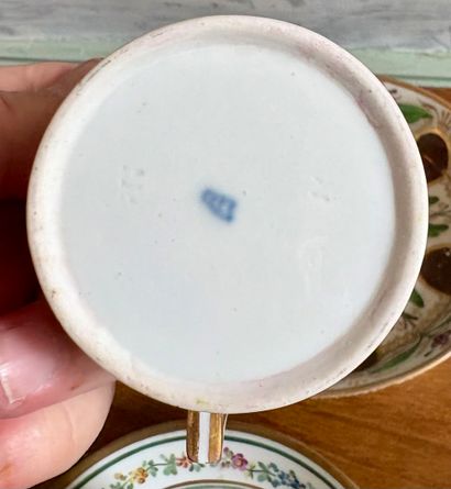 VIENNE
Neuf tasses « litron » et leurs sous-tasses...