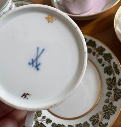 VIENNE
Neuf tasses « litron » et leurs sous-tasses...