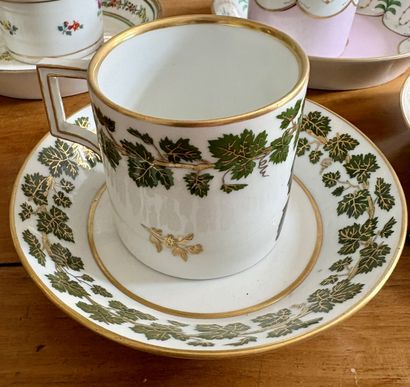 VIENNE
Neuf tasses « litron » et leurs sous-tasses...