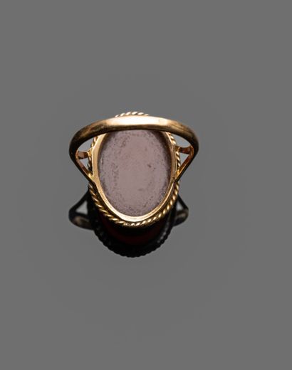 Ring in 18K yellow gold (750‰) set with a...