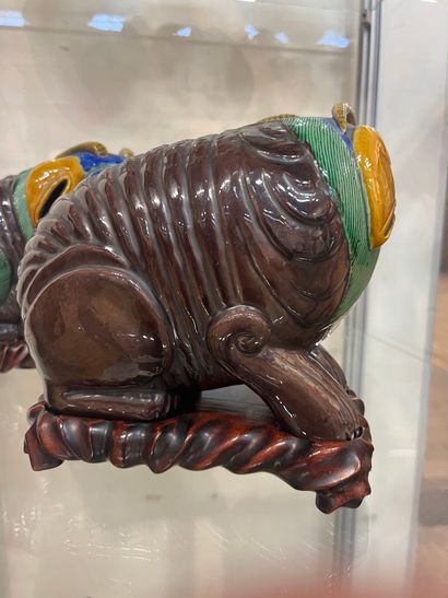 CHINE, XIXe siècle 
Deux chimères en porcelaine...