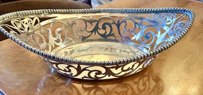 Lot en argent (800‰) comprenant :
- Une coupelle...