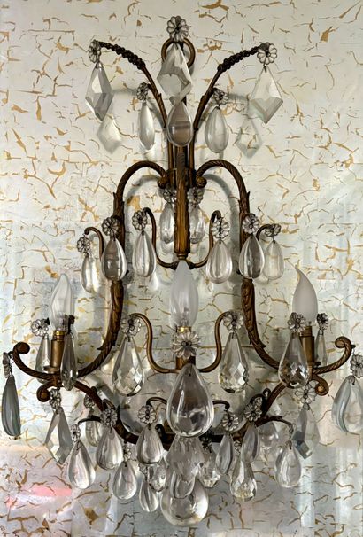 Suite de quatre appliques à trois lumières...