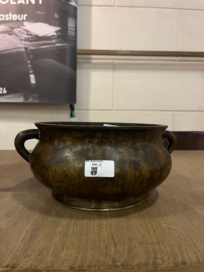 CHINA, 19th century
Mistletoe-shaped bronze...