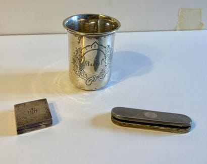 Lot en argent (800‰) comprenant : 
- Une...
