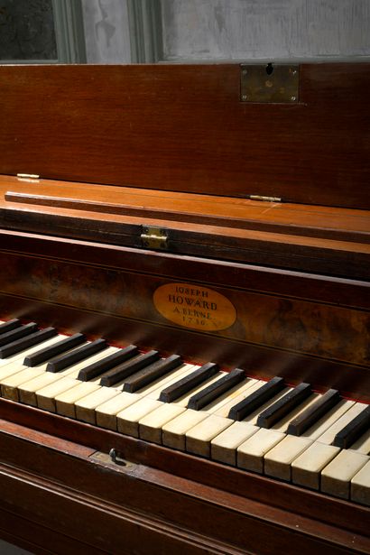 Piano forte en bois de placage marqueté de...