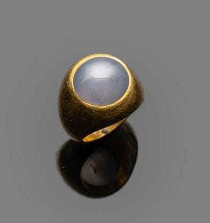 Smooth 18K (750/oo) yellow gold Chevalière...