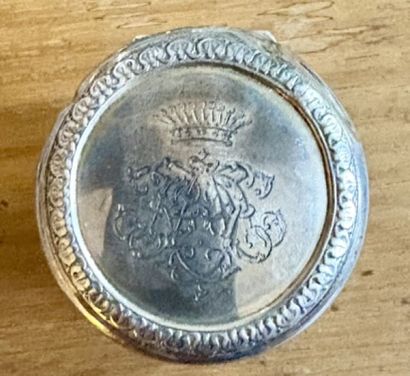 Ensemble en argent (800‰) à décor de frises...