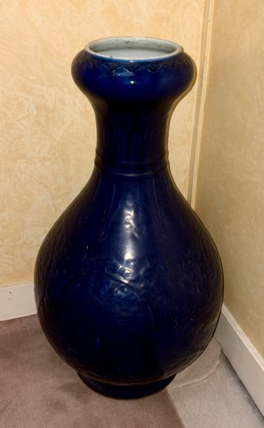 CHINE, XXe siècle
Grand vase bouteille en...