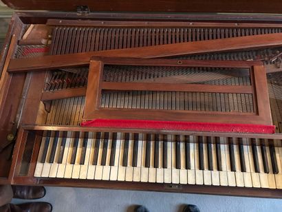 Piano forte en bois de placage marqueté de...