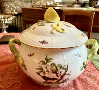 HONGRIE, Herend
Partie de service en porcelaine...