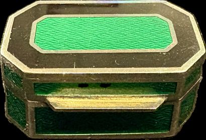 Small octagonal silver box (800‰), green...