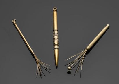 Lot in 14K yellow gold (585‰) comprising:...