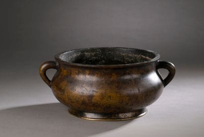 CHINA, 19th century
Mistletoe-shaped bronze...
