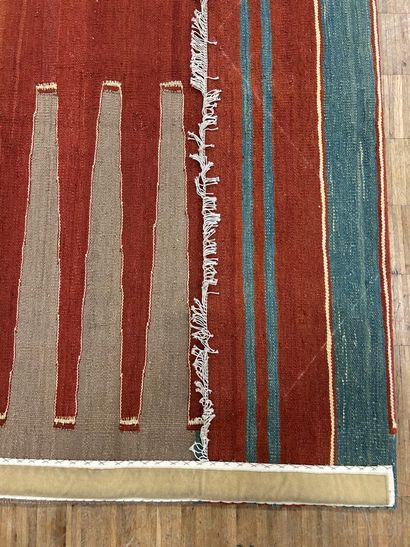 Tapis Kilim tissé en laine à motifs géométriques...