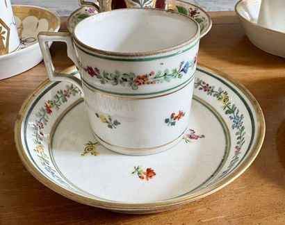 VIENNE
Neuf tasses « litron » et leurs sous-tasses...