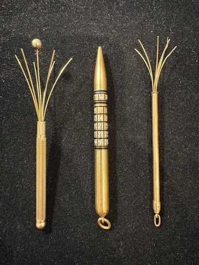 Lot in 14K yellow gold (585‰) comprising:...