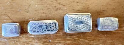 Ensemble en argent (800‰) comprenant :
-...