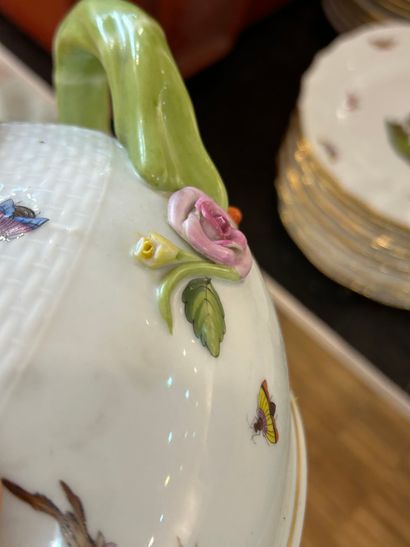 HONGRIE, Herend
Partie de service en porcelaine...