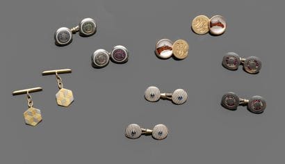 Lot of cufflinks including :
- A pair in...