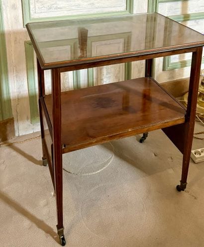 Table à thé en acajou à décor de filets en...