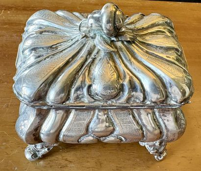 Coffret de forme rectangulaire en argent...