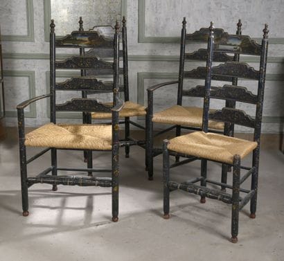 Ensemble comprenant : une paire de fauteuils...
