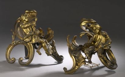 Paire de chenets en bronze redoré et ciselé...