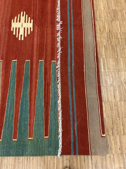 Tapis Kilim tissé en laine à motifs géométriques...