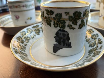 VIENNE
Neuf tasses « litron » et leurs sous-tasses...