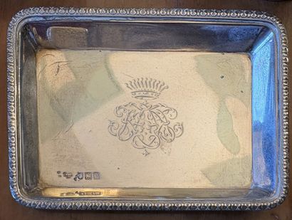 Ensemble en argent (800‰) à décor de frises...