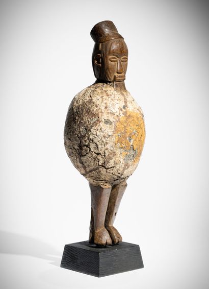 # TÉKÉ, RÉPUBLIQUE DÉMOCRATIQUE DU CONGO
Statue...