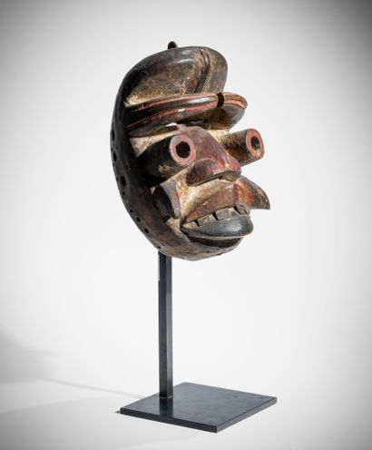 # GUÉRÉ, CÔTE D'IVOIRE
Masque en bois polychrome...