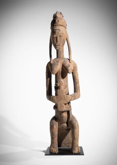 # BAMBARA, MALI
Maternité en bois dur à patine...