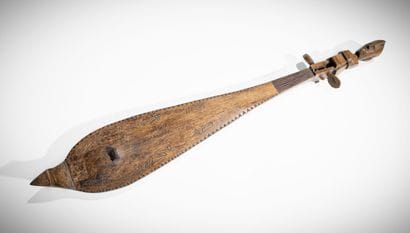 # BATAK, SUMATRA, INDONÉSIE
Luth à deux cordes...