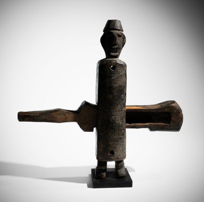 DOGON, MALI
Serrure de porte de case anthropomorphe,...